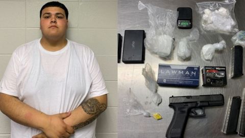 Autoridades realizaron una orden de registro en la casa Ángel López, de 21 años, en Round Lake, Illinois y encontraron drogas, un arma, municiones. Foto Captura Fox Chicago 32