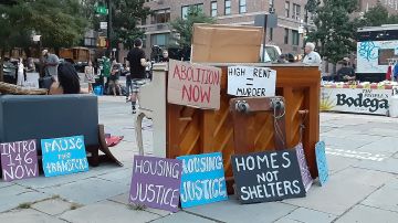 Protesta en la residencia del alcalde de NYC, julio 2021.