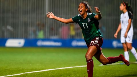 La futbolista María Sánchez celebra el gol que anotó para la Selección Mexicana Femenil en la final de los Juegos Centroamericanos y del Caribe de 2018.