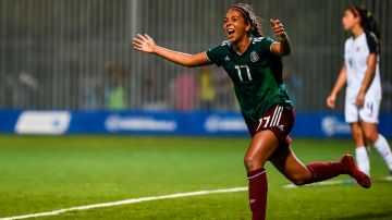 La futbolista María Sánchez celebra el gol que anotó para la Selección Mexicana Femenil en la final de los Juegos Centroamericanos y del Caribe de 2018.