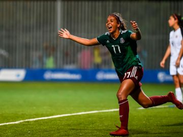 La futbolista María Sánchez celebra el gol que anotó para la Selección Mexicana Femenil en la final de los Juegos Centroamericanos y del Caribe de 2018.