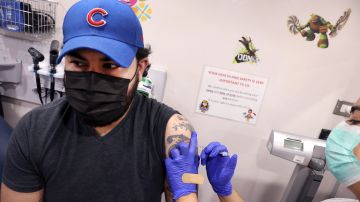 Vacunación contra el covid-19 en Chicago.