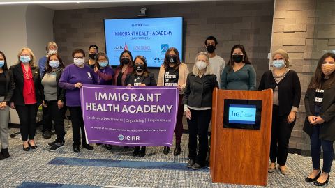 Líderes comunitarios de Illinois lanzaron una academia de salud para inmigrantes y presentaron un informe sobre los desafíos en la atención médica que enfrentan los inmigrantes del estado. (Cortesía ICIRR)