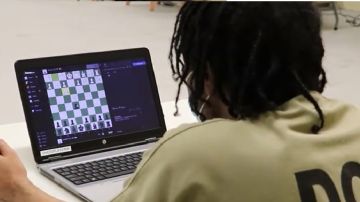Los presos de la cárcel del Condado de Cook participan en la competencia de ajedrez en línea. Foto Oficina del Alguacil del Condado de Cook