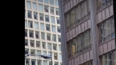 Los empleados de la empresa McDonald's se reunieron en West Randolph en el centro de Chicago para protestar contra el acoso sexual en su lugar de trabajo.