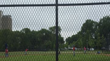 Fondos estatales permitirán renovar un campo de béisbol de las ligas menores en Garfield Park.