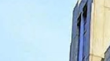 Los funcionarios dicen que el motivo de los despidos se debe a que enfrentan "los mismos desafíos" que otros sistemas de salud en Estados Unidos.