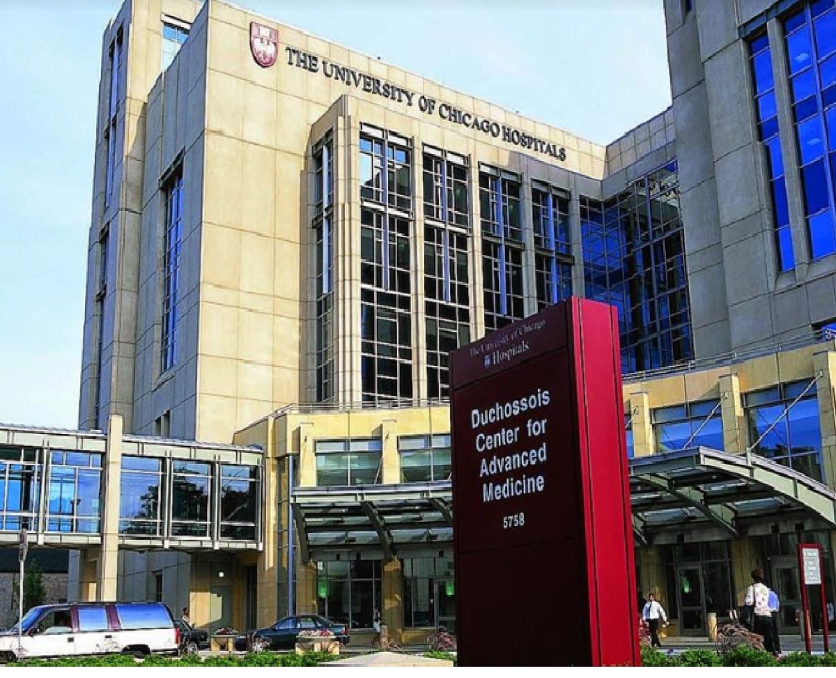Dos hombres fueron llevados al Centro Médico de la Universidad de Chicago el domingo por la noche. 
 
