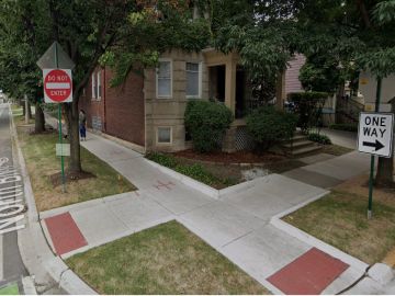 La ubicación de la imagen de captura es exactamente en la cuadra donde se encuentra el edificio de 48 unidades ubicado en la cuadra 900 norte Boulevard en Oak Park. Foto captura Google Maps