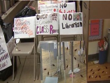Los maestros, estudiantes y padres de las Escuelas Públicas de Chicago piden más limpieza en los planteles. Foto captura Fox 32 Chicago