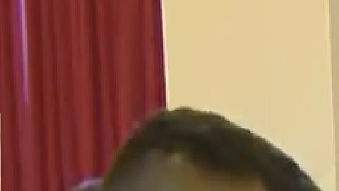 Los estudiantes de secundaria prepararon sándwiches de jamón y queso para los refugios para personas sin hogar en toda la ciudad. Foto captura CBS 2