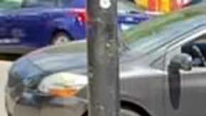 El paletero Ananías Ocampo, de 77 años, junto a su carrito en una esquina de Pilsen. (Cortesía Hilda Burgos)