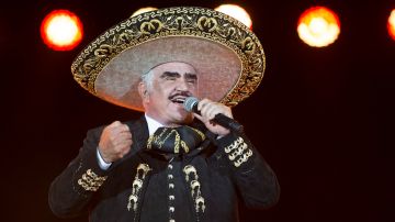 Eel cantante mexicano Vicente Fernández durante un concierto el 16 de abril de 2016, en el estadio Azteca en Ciudad de México (México).