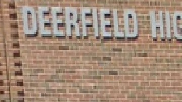 Un adolescente de la escuela secundaria Deerfield con autismo fue intimidado y humillado por sus compañeros de clase ahora sus padres luchan por otras opciones educativas para su hijo. Foto Google Maps