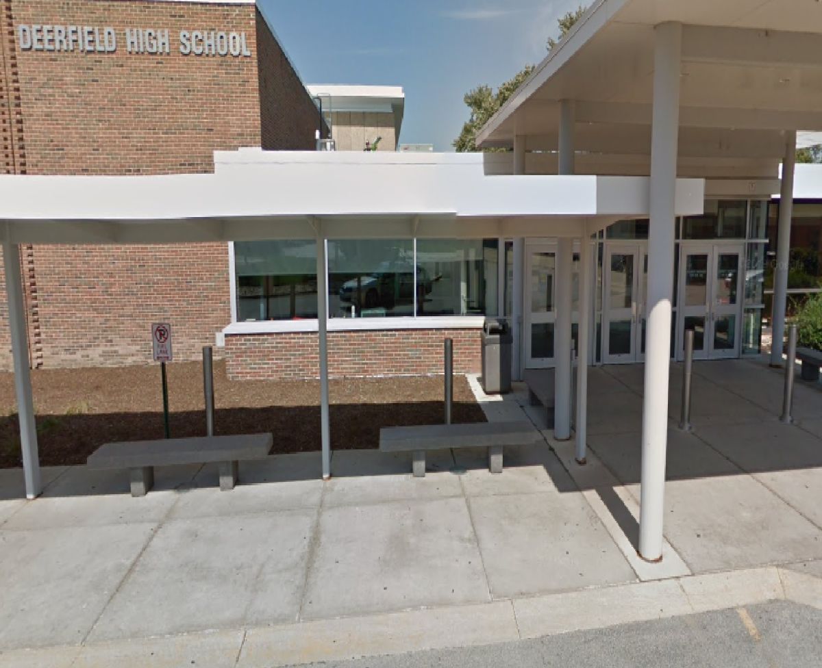 Un adolescente de la escuela secundaria Deerfield con autismo fue intimidado y humillado por sus compañeros de clase ahora sus padres luchan por otras opciones educativas para su hijo. Foto Google Maps