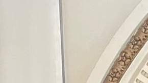 El gobernador de Illinois JB Pritzker y la vicegobernadora Juliana Stratton visitaron en diciembre pasado el Chicago Youth Boxing Club de La Villita. (Cortesía CYBC / Facebook Juliana Stratton)