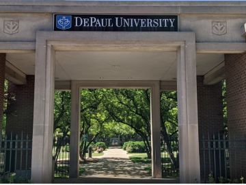 Hay una alerta de seguridad emitida el jueves por la Universidad DePaul en la que advierte sobre un hombre el cual es buscado por escupir a las mujeres en o cerca de sus campus de estudios. Foto Google Maps