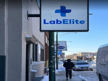 El sitio de pruebas LabElite, es un centro de pruebas de covid-19 ubicado en la cuadra 5800 de Northwest Highway en el barrio de Norwood en Chicago. Google Maps