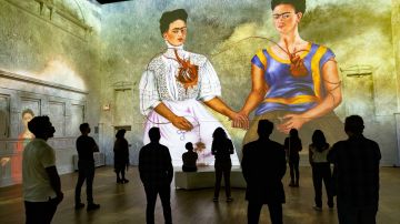 El espectáculo ‘Immersive Frida’ nos sumerge en el universo de la vida y la obra de la pintora mexicana Frida Kahlo. (Kyle Flubacker / Cortesía Immersive Frida)
