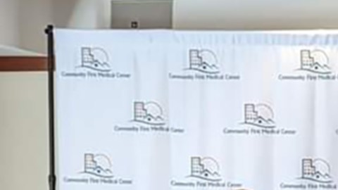 Integrantes de la Campaña Healthy Illinois, organizadores comunitarios de Proyecto Resurrección, ICIRR, Centro Médico Alivio y legisladores estatales impulsan la ampliación de la cobertura de salud a inmigrantes. (Cortesía Campaña Healthy Illinois)