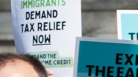 Blanca Beltrán, promotora de inmigración del grupo Asociación de Vecinos de Logan Square (LSNA), pidió reducciones fiscales para las personas que pagan impuestos usando ITIN. (LSNA)