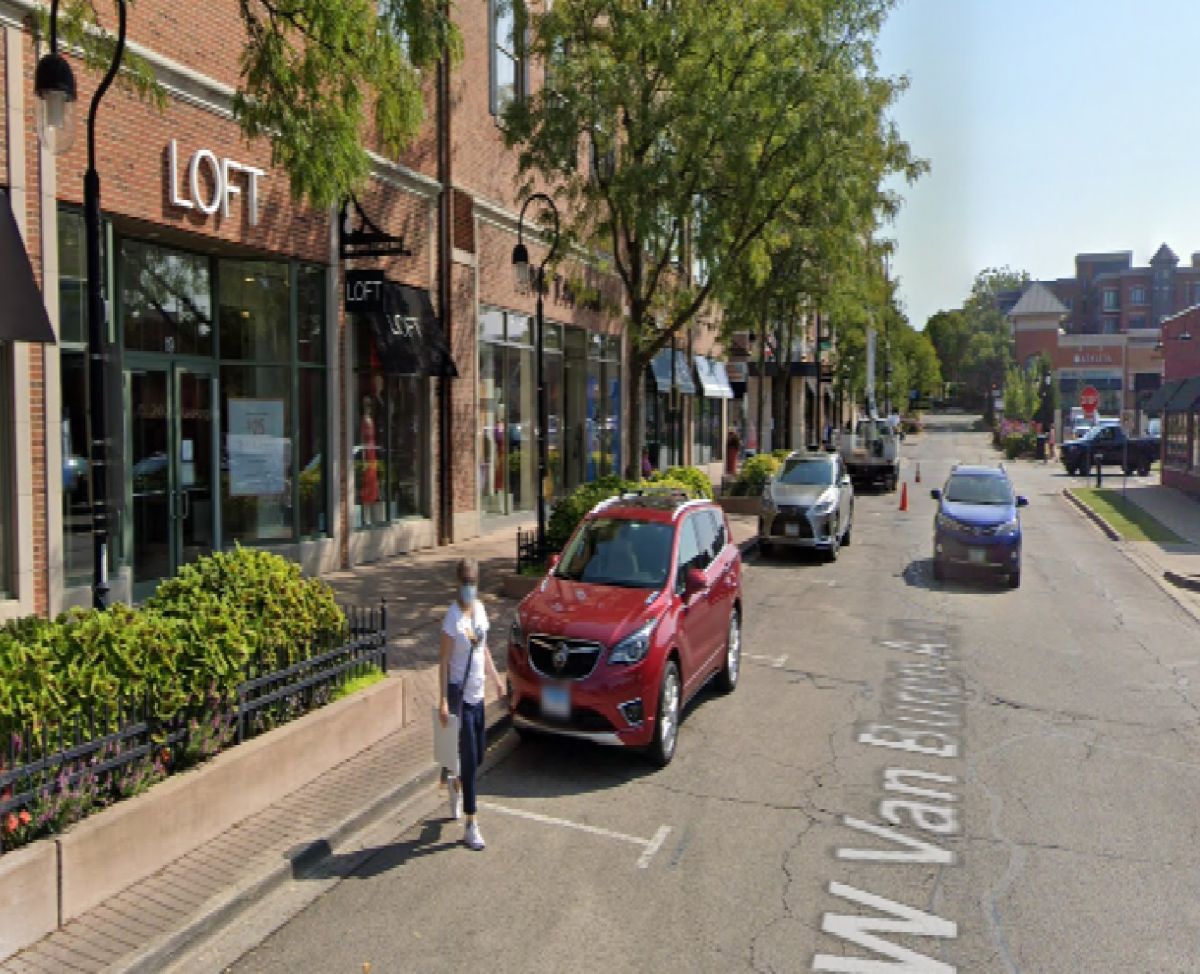  Según Downtown Naperville Alliance es posible que los conductores en el centro de Naperville tengan que verse expuestos al cierre de calles y carriles en la calle Main y la avenida Jefferson. Foto Google Maps
 
