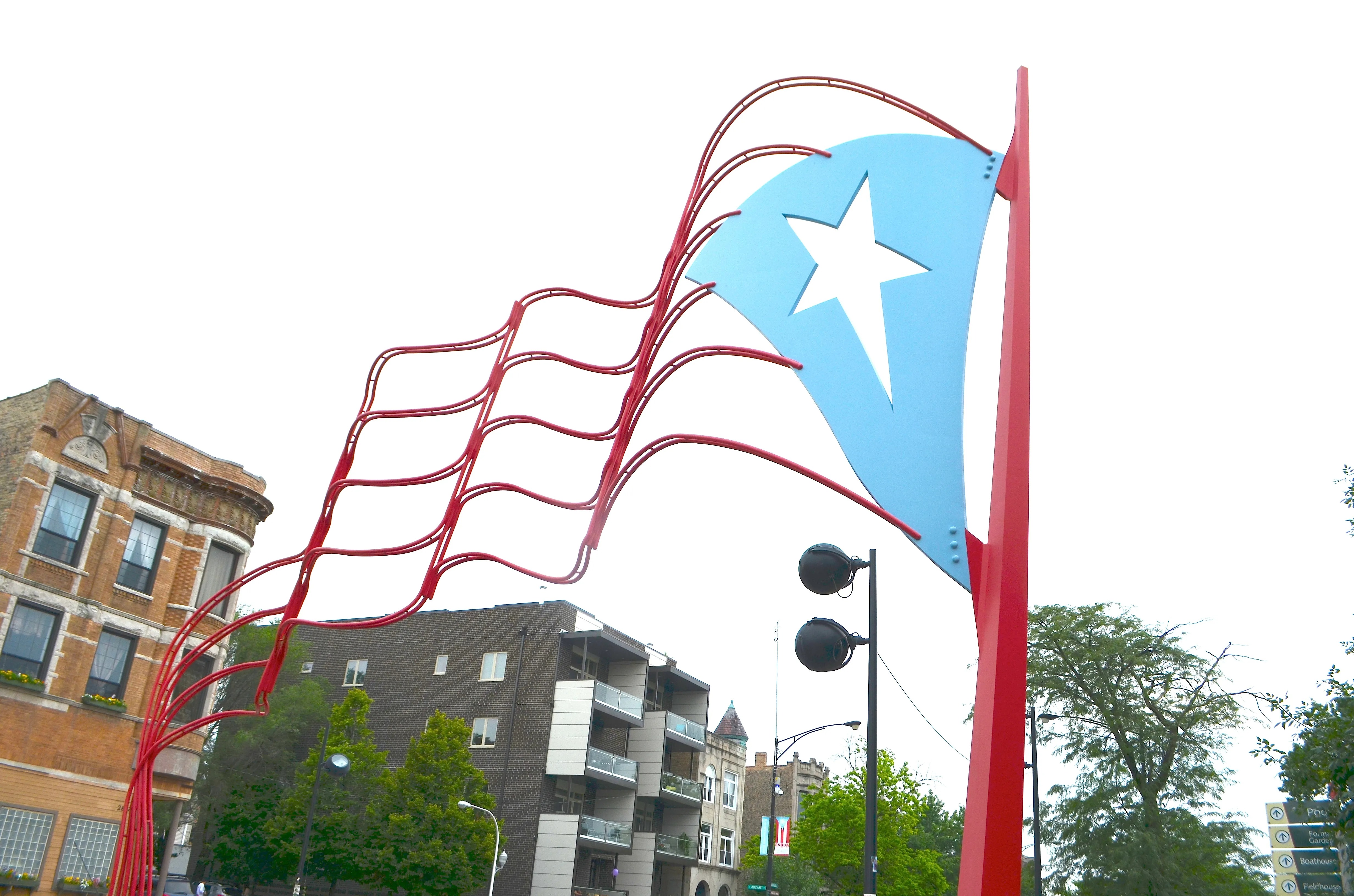 Banderas del Paseo Boricua en Humboldt Park podrían ser designadas