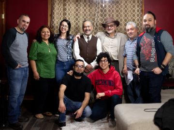 El equipo que creó la película ‘Bye Bye Chicago’, que se proyectará en el 38° Festival de Cine Latino de Chicago. (Cortesía Enrique Gaona Jr.)