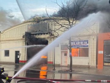 Los rescatistas fueron a un sitio para apagar las llamas ubicado en el 5000 norte de la calle Clark en Uptown donde resultó una persona herida. Foto Cortesía Chicago Fire Media