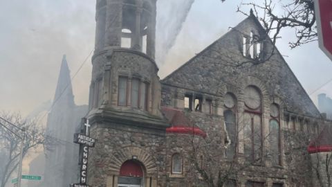 Los miembros de una conocida iglesia cristiana en Englewood estarán recaudando fondos para reconstruir su iglesia. Foto Cortesía Chicago Fire Media