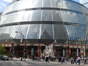El Thompson Center del centro de Chicago se inauguró en 1985 y fue diseñado por el arquitecto de renombre internacional Helmut Jahn, quien falleció el año pasado. Foto Cortesía página web Centro de Arquitectura Chicago