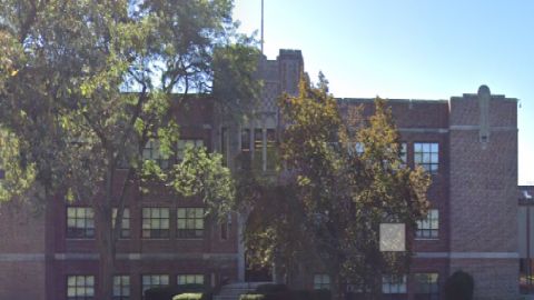 El adolescente de la escuela secundaria de West Chicago deberá permanecer detenido por presuntamente llevar un arma a la escuela.