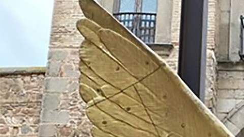 La escultura Alas de México del artista mexicano Jorge Marín se presta a la interacción con el público. (Cortesía Consulado General de México)