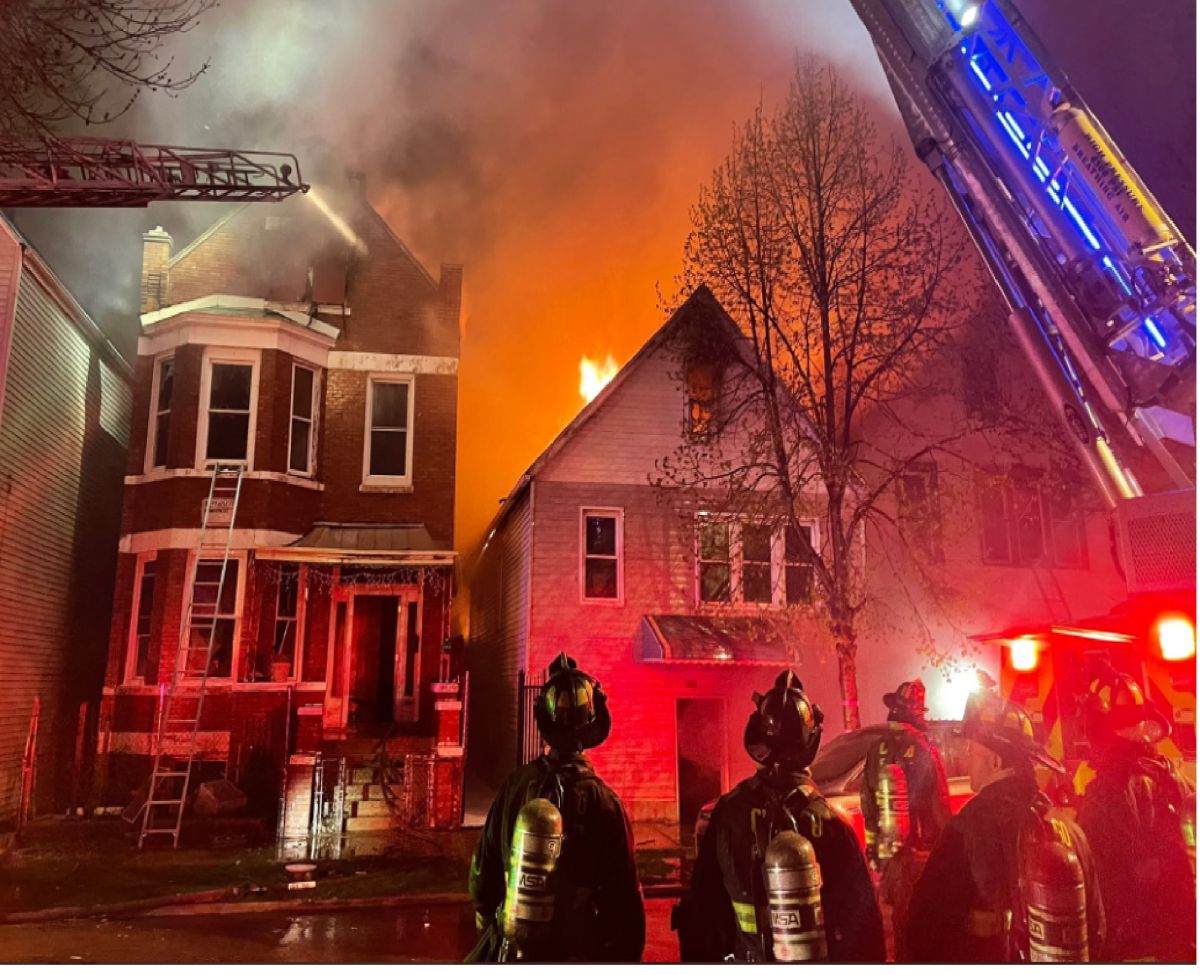 El Departamento de Bomberos de Chicago no ha dicho si cree que los dos incendios están conectados.
Foto Cortesía Chicago Fire Media 

