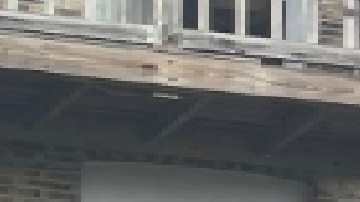 El incendio en un edificio de apartamentos en Roseland fue causado por cables eléctricos que se sobrecalentaron por capas de artículos, lo que detuvo el flujo de aire natural. Foto Cortesía Chicago Fire Media