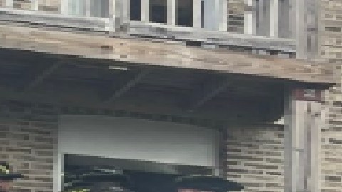 El incendio en un edificio de apartamentos en Roseland fue causado por cables eléctricos que se sobrecalentaron por capas de artículos, lo que detuvo el flujo de aire natural. Foto Cortesía Chicago Fire Media