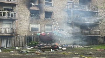 El incendio en un edificio de apartamentos en Roseland fue causado por cables eléctricos que se sobrecalentaron por capas de artículos, lo que detuvo el flujo de aire natural. Foto Cortesía Chicago Fire Media