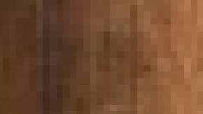 Un grupo de personas salía de una residencia cerca de la 65th St. y Cottage Grove en Woodlawn cuando alguien en medio de una pelea atacó con un cuchillo a dos hombres.