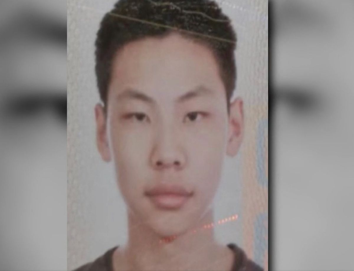 Diwen Fan, de 20 años estudiante chino de la Universidad de Chicago desaparecido desde el pasado 5 de mayo. Foto captura Fox 32 Chicago
