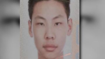 Diwen Fan, de 20 años estudiante chino de la Universidad de Chicago desaparecido desde el pasado 5 de mayo. Foto captura Fox 32 Chicago