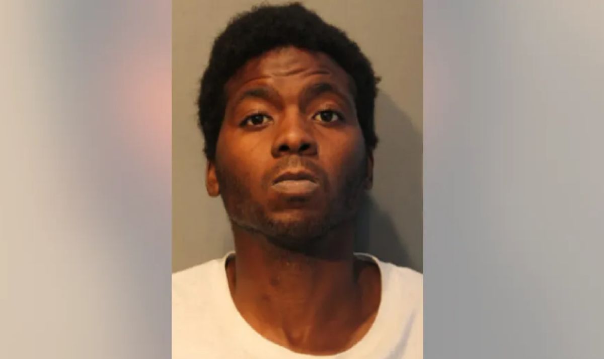 Markel Green, 29  años, fue arrestado el lunes luego de ser identificado como sospechoso de los ataques a dos mujeres en la plataforma de la CTA. Foto Cortesía Departamento de Policía de Chicago
 
