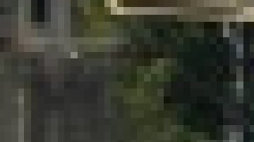 La policía está advirtiendo a los dueños de negocios sobre robos a mano armada en su vecindario al sur de Chicago. Archivo AP