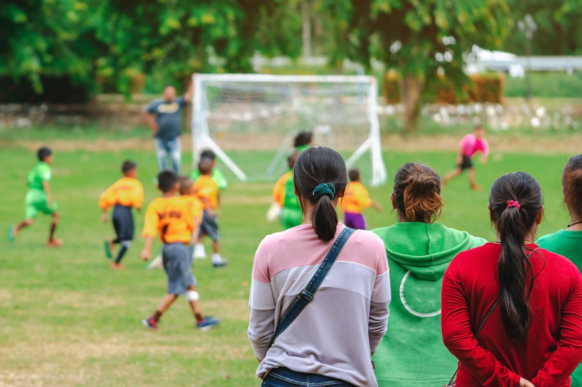 Está demostrado que el apoyo del entorno familiar en torneos deportivos ayuda a los jugadores a desarrollarse de manera más eficaz. 