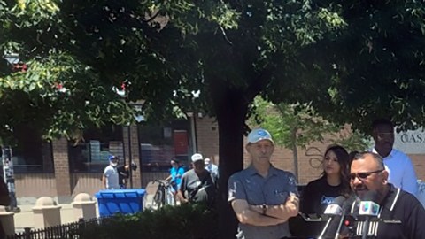 Defensores de los derechos de los trabajadores hablan sobre las nuevas directrices del Departamento del Trabajo. (Cortesía José Frausto)