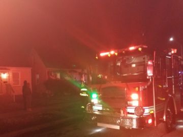 El incendio se desató en una casa de madera de un piso y medio en 1536 oeste de  la calle Vermont en Calumet Park. Chicago Fire Media