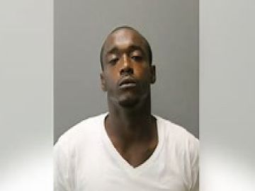 Joshua Lacy de 29 años está siendo acusado de disparar a dos personas en el sur de Chicago. Foto Departamento de Policía de Chiccago