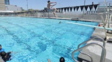 Los residentes de Chicago podrán escoger entre algunas de las piscinas que estarán abiertas al público este verano 2022.