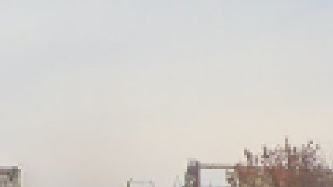 El hombre de 22 años y una mujer de 20 años caminaban en una avenida en Albany Park cuando dos hombres se les acercaron y comenzaron a disparar, una de ellas murió a causa de sus heridas.