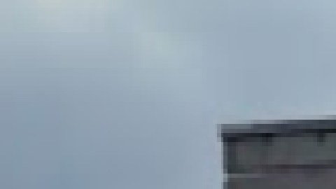 Las autoridades buscan a un sospechoso que presuntamente empujó a una persona a las vías del tren de de la CTA.