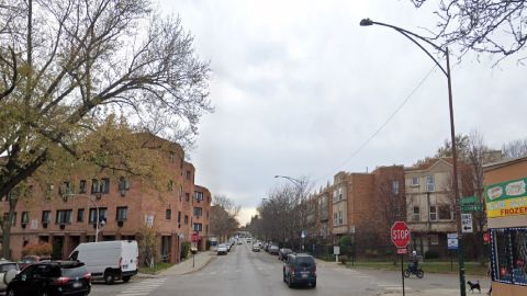 Las autoridades investigan un asesinato el que un hombre de 67 años fue encontrado muerto en Rogers Park. Foto Google Maps